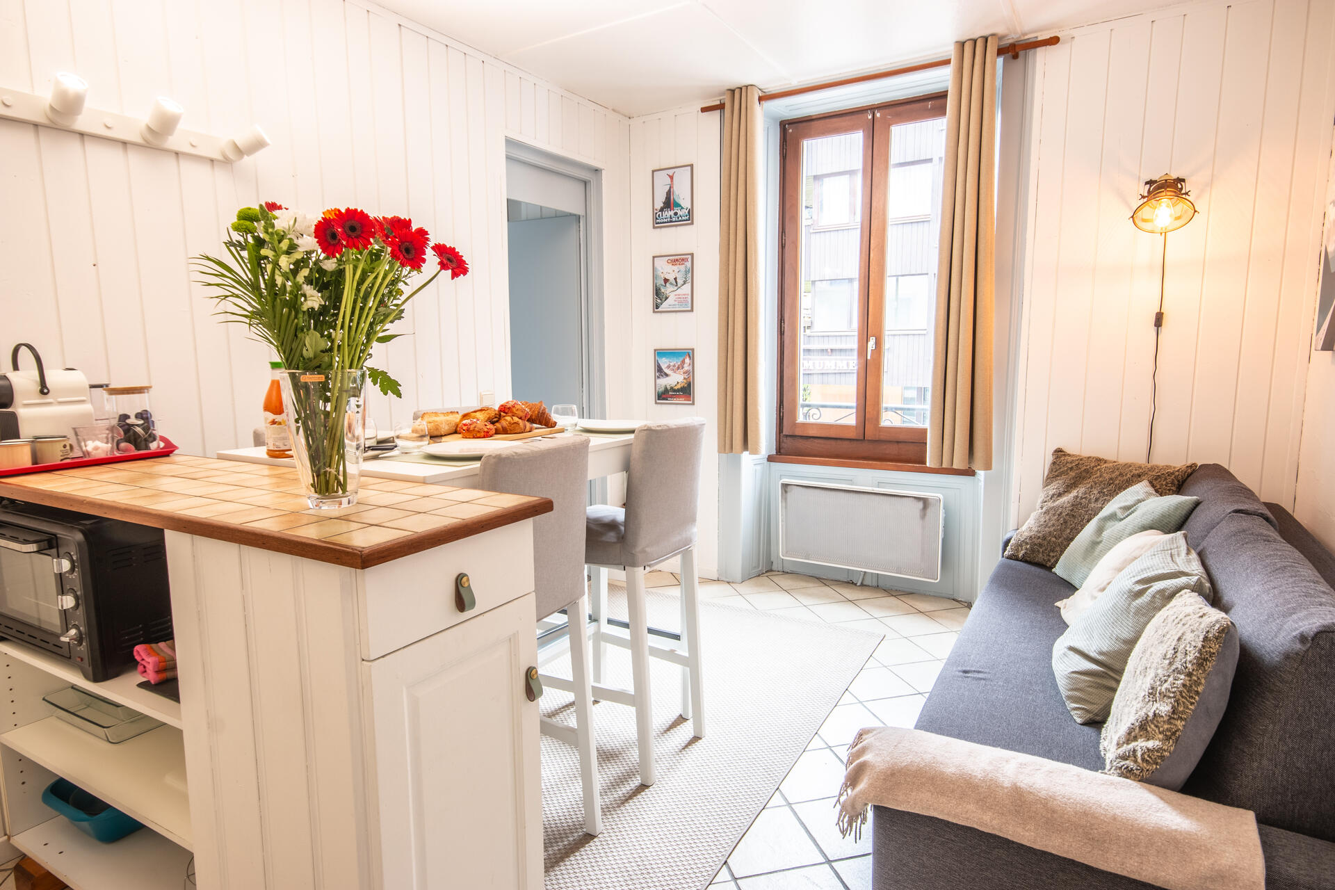 Livingroom With Kitchen